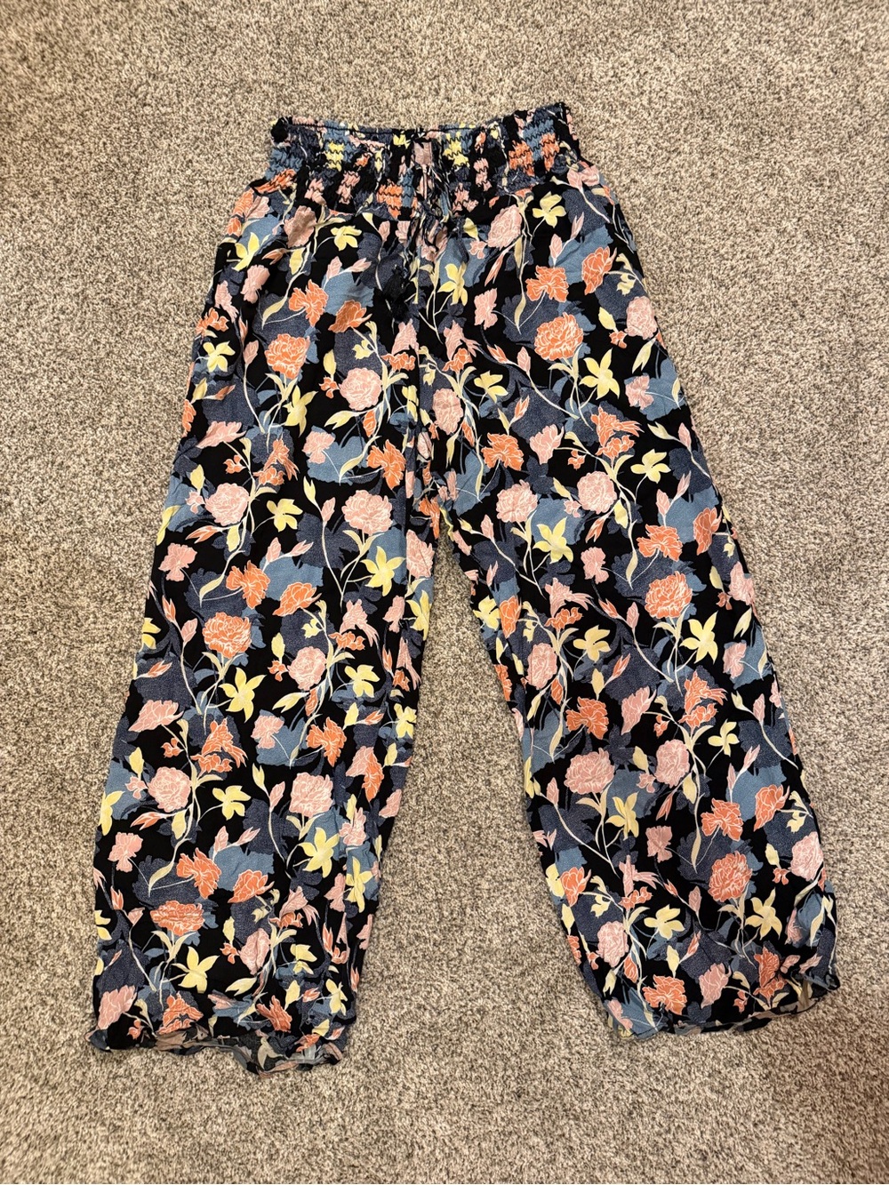 Black Floral Elastic Waist Crop Pants